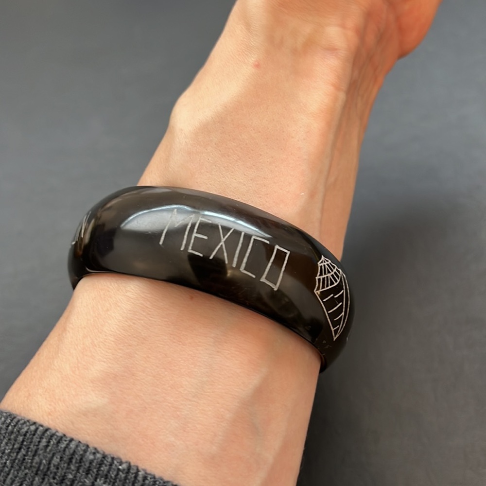 Vintage Cancun Mexico Bangle Bracelet, Black, Shell, Retro, Boho, Unique